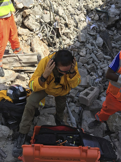 Members of the UN Mine Action Service look through the rubble of the explosion which rocked Mogadishu on October 14, 2017, killing over 300 people and injuring hundreds of others. UN Photo